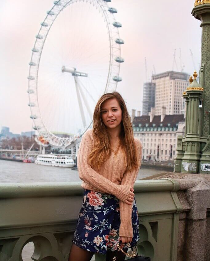 WhatsApp Image 2018-03-29 at 14.40.19 Blumenkleid Sommerkleid fashion blogger münchen augsburg lifestyle ootd lookbook modeblog Blümchenkleid kombinieren Styling Tipps Boots Strumpfhose blogger aus Deutschland Kleid mit Pullover