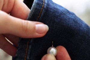 Perlenjeans selbst gemacht DIY Jeans Trend 2017