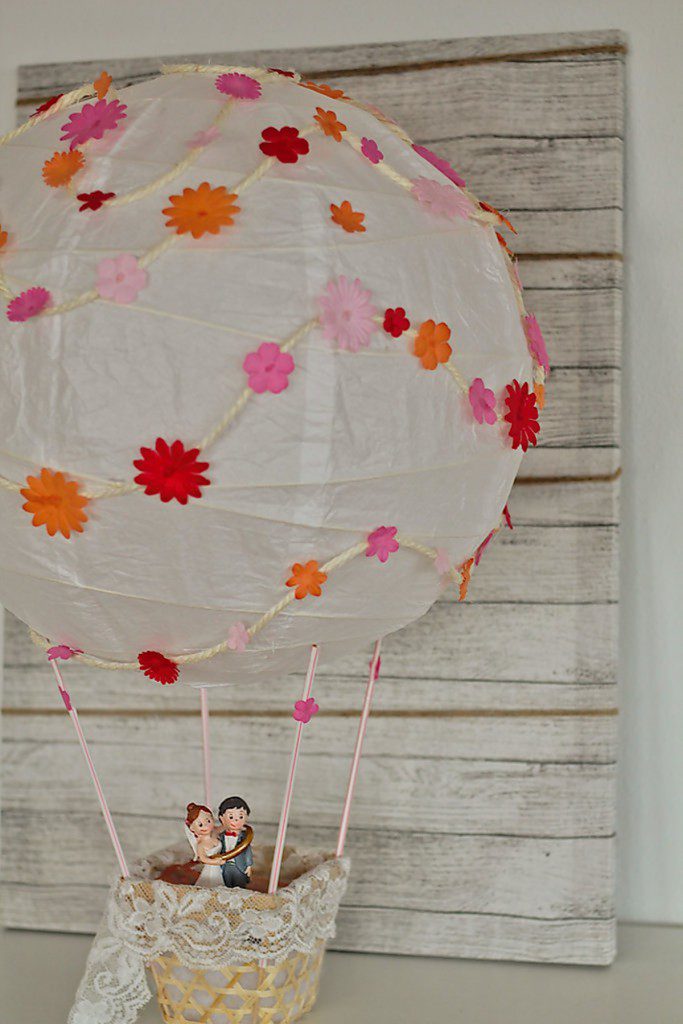 geldgeschenk heißluftballon basteln zur Hochzeit DIY upcycling