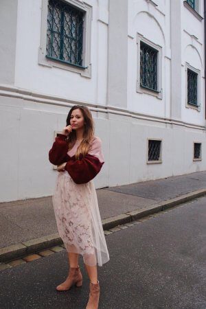 Pullover stylen Pulli Oversize Pullover Sweater gestreifter Pullover V Auschnitt Outfit Blogger Deutschland Fashion Style Blog