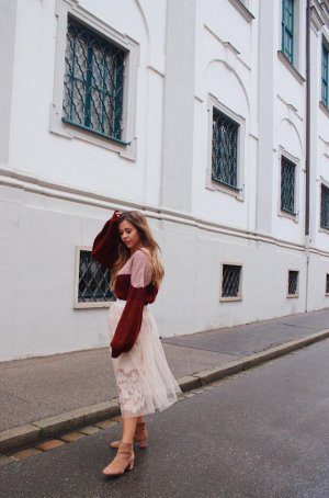 Pullover stylen Pulli Oversize Pullover Sweater gestreifter Pullover V Auschnitt Outfit Blogger Deutschland Fashion Style Blog