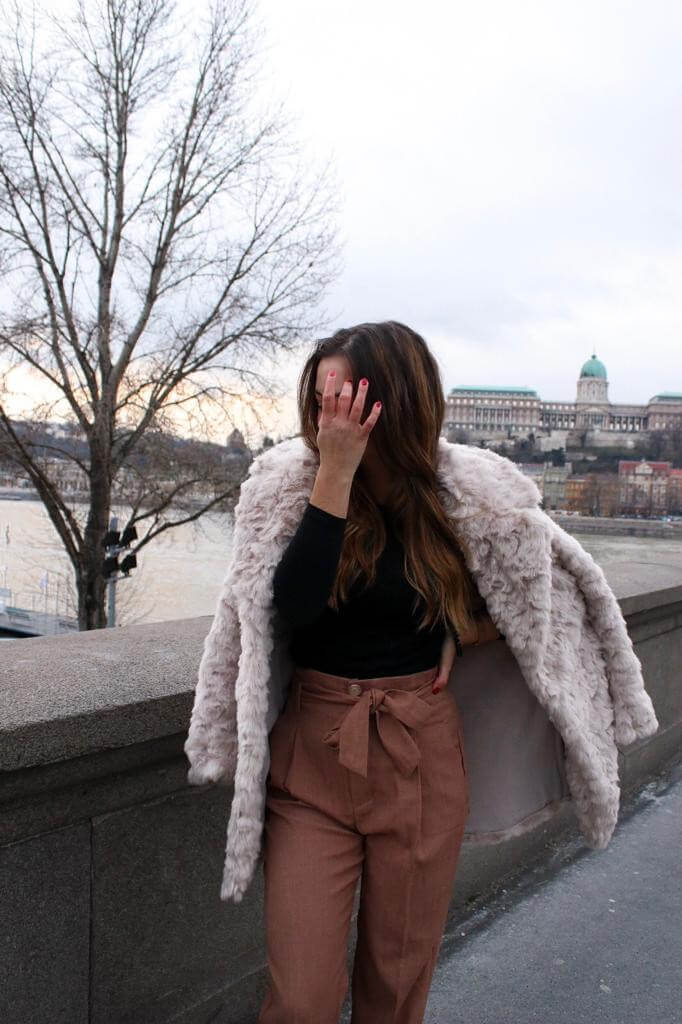 Style Street Style ootd Outfit inspiration Trend Modetrend Fake Fur Felljacke blogger Fashion blog Whitelilystyle lookbook
