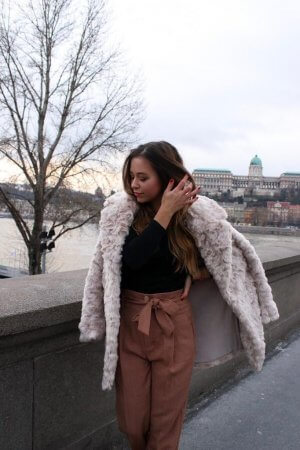 Style Street Style ootd Outfit inspiration Trend Modetrend Fake Fur Felljacke blogger Fashion blog Whitelilystyle
