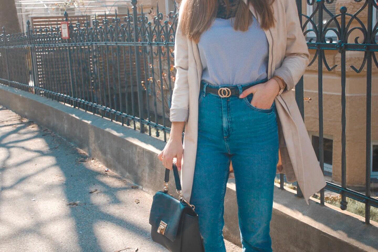 Outfit Inspiration – Ein Uni Look mit Streifenbluse, Jeans und Mantel (9)