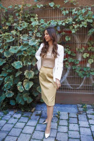 Outfit mit goldenem Rock – wie kombiniere ich den goldenen Midirock