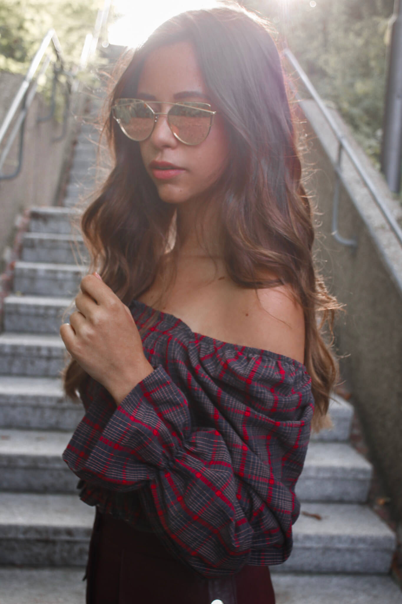 Outfit-mit-Lederrock-und-karierter-Bluse-–-Lederrock-in-rot-kombinieren15