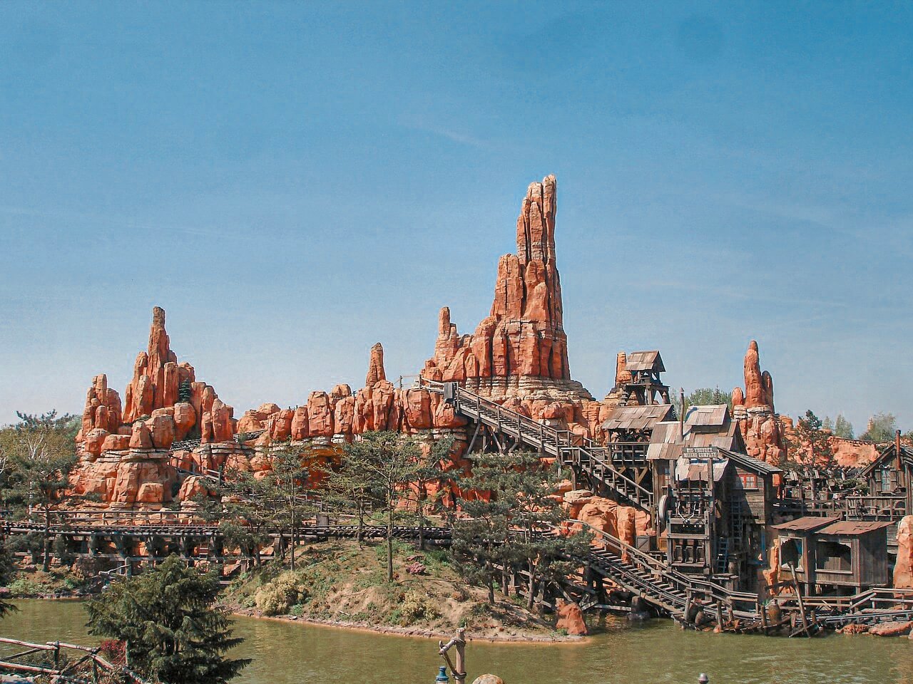 Disneyland-Paris-Attraktionen-magic-everywehre5-1