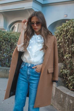 Punktgenau! Outfit mit gepunkteter transparenter Bluse