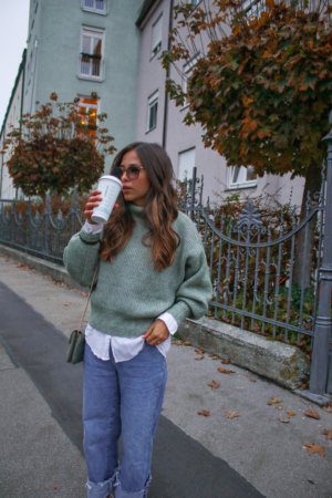 Layering Look - Bluse unter Pullover kombinieren
