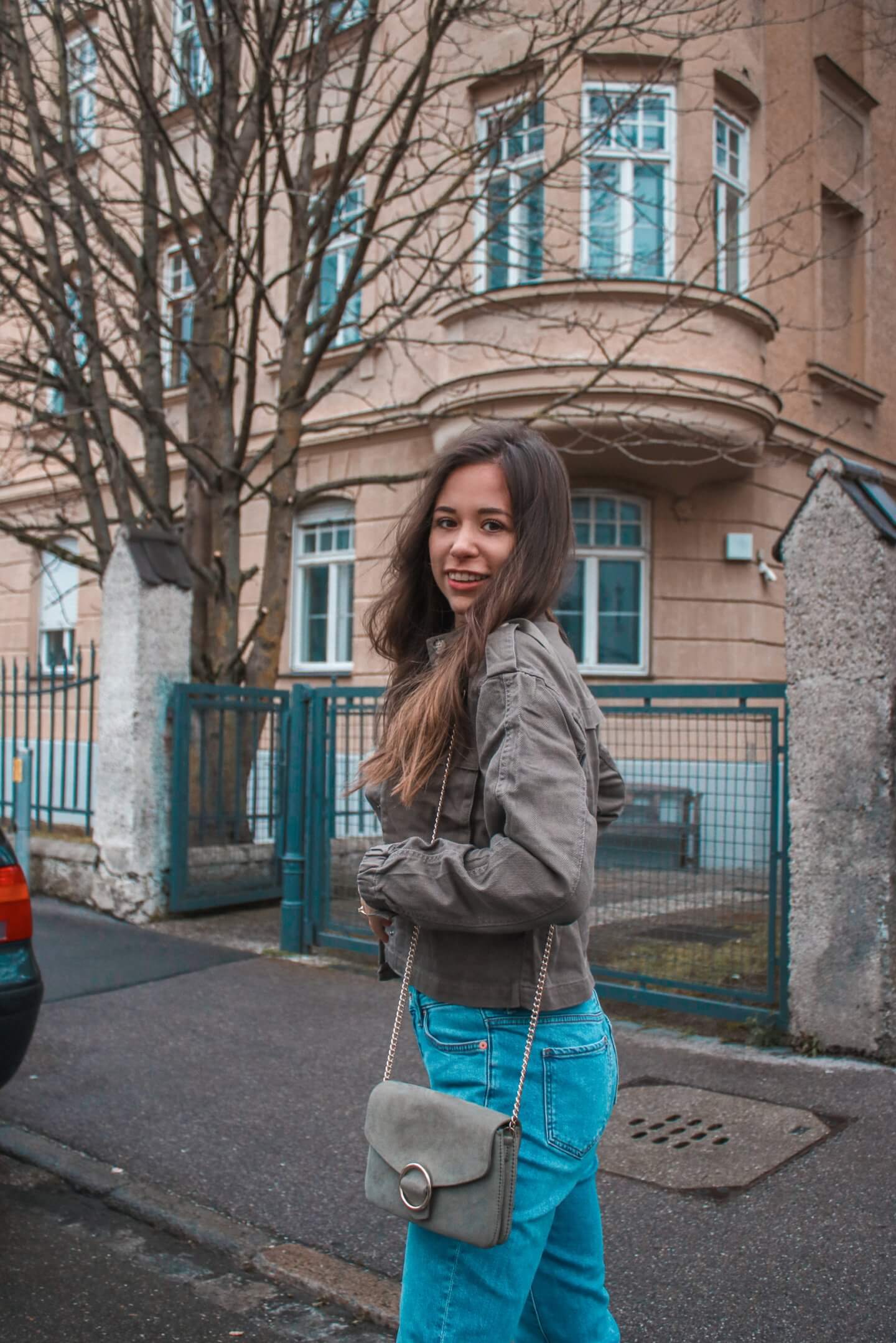 All shades of green – Outfit Inspiration mit grüner Utility Jacke3