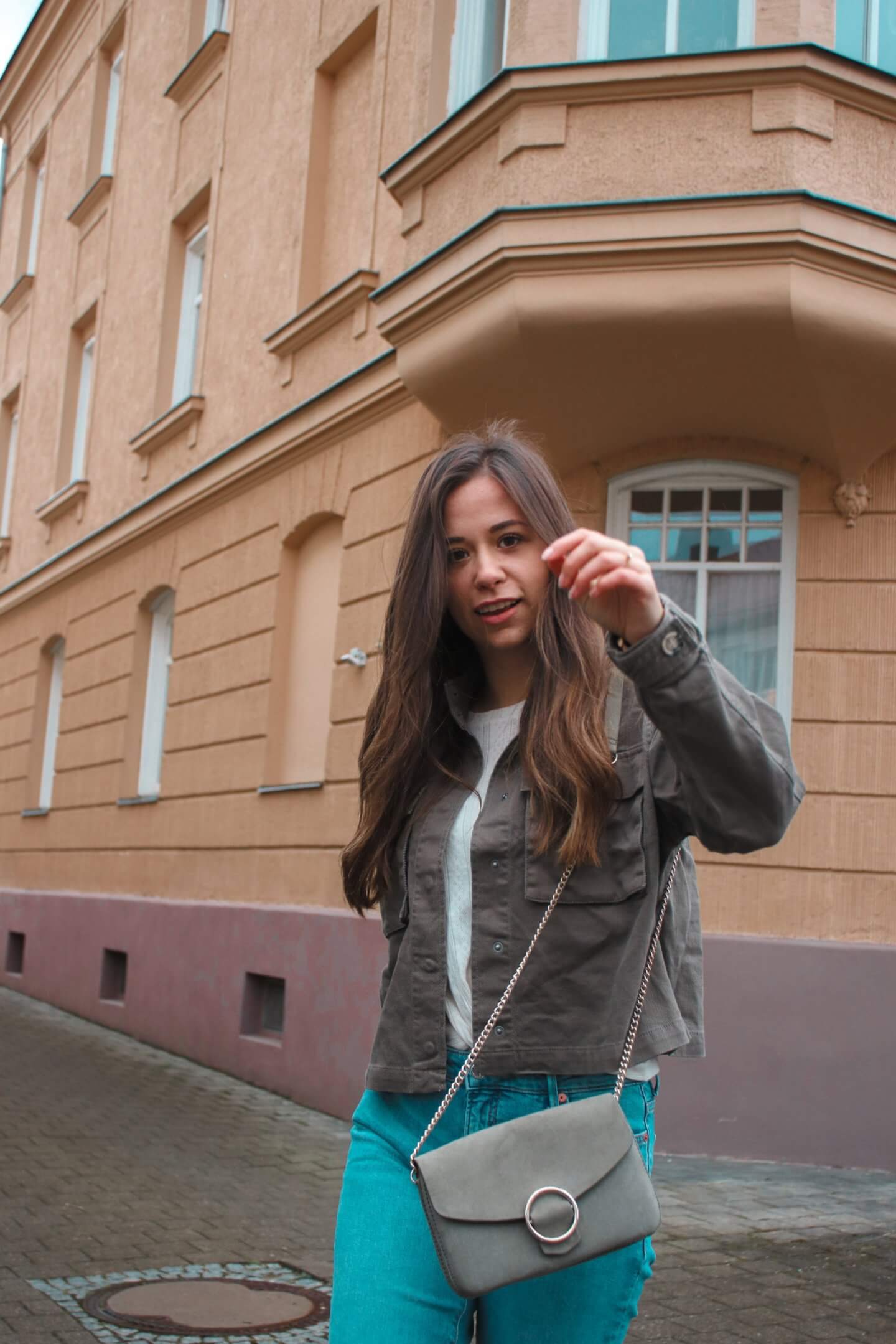 All shades of green – Outfit Inspiration mit grüner Utility Jacke4
