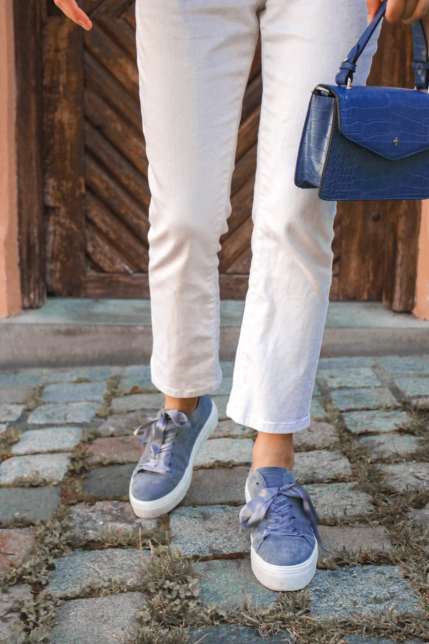 Welche-Schuhe-passen-am-besten-zu-einer-weißen-Hose