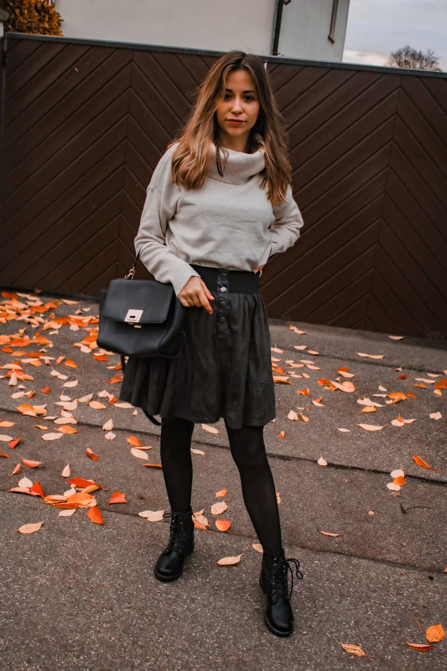 Schick im Winter – Rock im Winter kombinieren & mein Outfit mit Strumpfhose, Rollkragen Pullover und Rock22