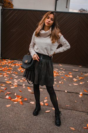 Schick im Winter – Rock im Winter kombinieren & mein Outfit mit Strumpfhose, Rollkragen Pullover und Rock