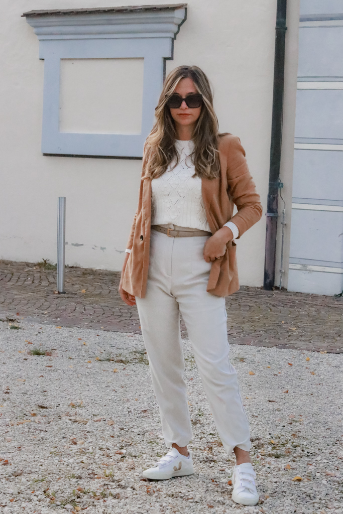 Pullover unter Blazer – So kombinieren wir einen Pullover unter einem stylischen Blazer!3